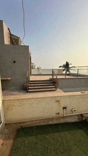 6 BHK Villa – Exterior View View at Sea Palace, Juhu - for Sale