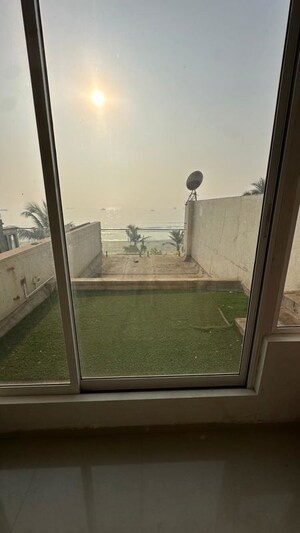 Furnished Amenities in 6 BHK Villa at Sea Palace, Juhu – for Sale