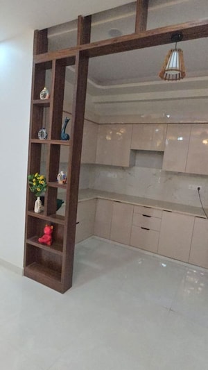 Furnished Amenities in 3 BHK Builder Floor at Chipiyana Buzurg – for Sale
