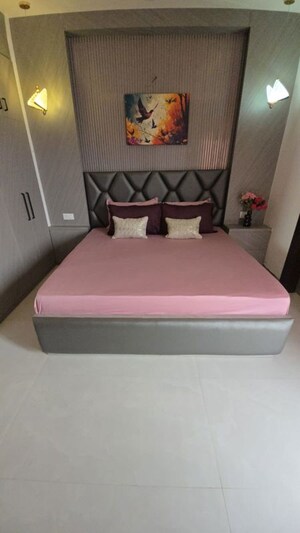 Bedroom in 3 BHK Builder Floor at Chipiyana Buzurg – for Sale