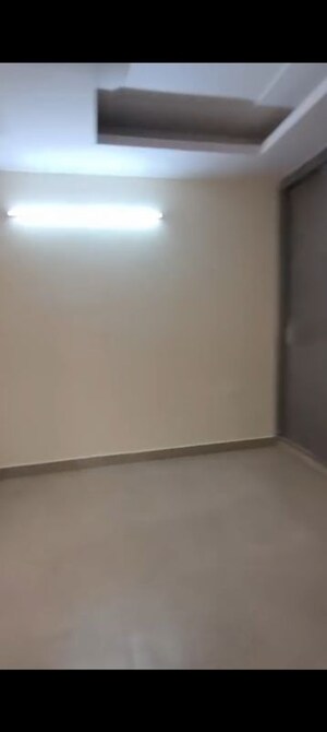 Room in 4 BHK Builder Floor at Green Fields Colony – for Rent