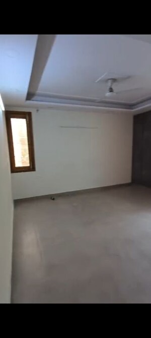 Room in 4 BHK Builder Floor at Green Fields Colony – for Rent