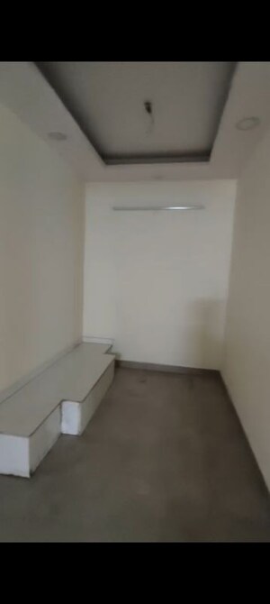 Room in 4 BHK Builder Floor at Green Fields Colony – for Rent