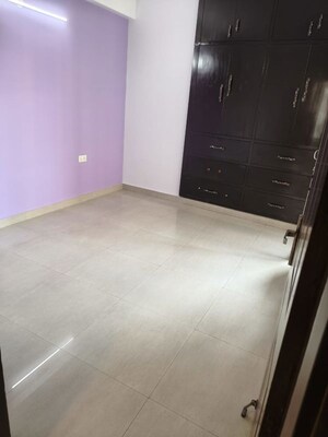Room in 4 BHK Apartment at H R Buildcon Elite Homz, Sector 77 – for Rent