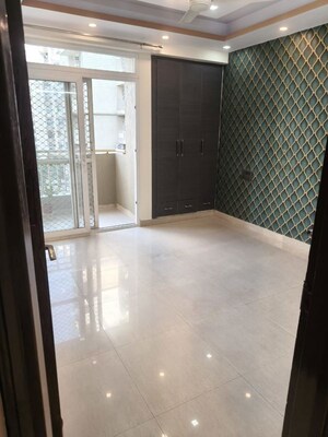 Room in 4 BHK Apartment at H R Buildcon Elite Homz, Sector 77 – for Rent