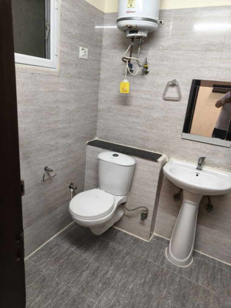 Bathroom, h-r-buildcon-elite-homz 4 Bedroom 2217 Sq.Ft. Apartment In Sector 77 Noida 10696135
