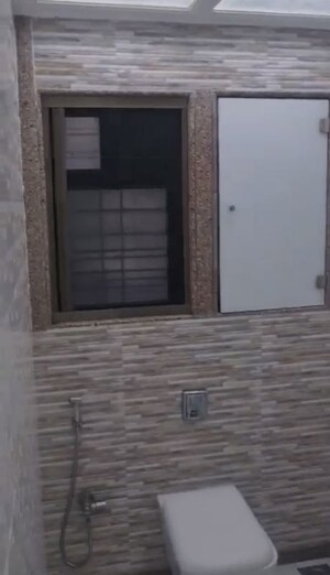 Bathroom in 3.5 BHK Apartment at Mulund West – for Rent