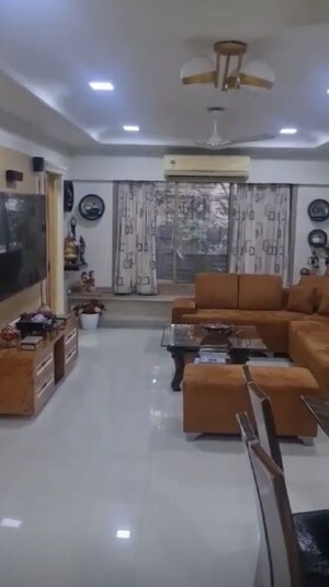 Living Room in 3.5 BHK Apartment at Mulund West – for Rent