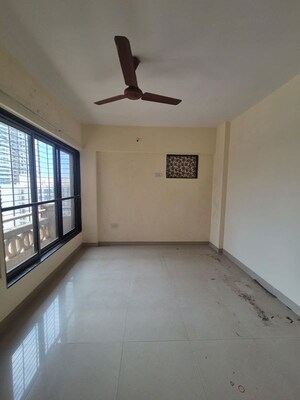 Room in 2.5 BHK Apartment at Kanakia Samarpan, Borivali East – for Rent