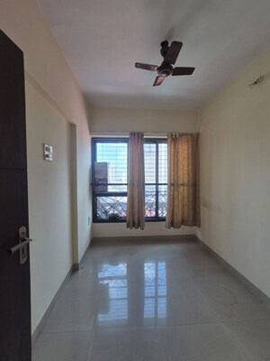 Room in 2.5 BHK Apartment at Kanakia Samarpan, Borivali East – for Rent