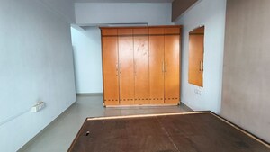 Room in 3 BHK Apartment at Nirmal Lifestyle Turquoise, Mulund West – for Rent