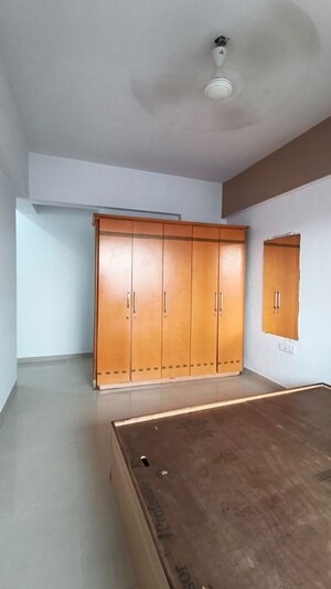 Room in 3 BHK Apartment at Nirmal Lifestyle Turquoise, Mulund West – for Rent