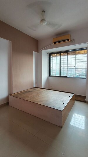 Room in 3 BHK Apartment at Nirmal Lifestyle Turquoise, Mulund West – for Rent
