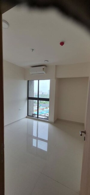Room in 2.5 BHK Apartment at Lodha Casa Supremo, Mira Road East – for Rent
