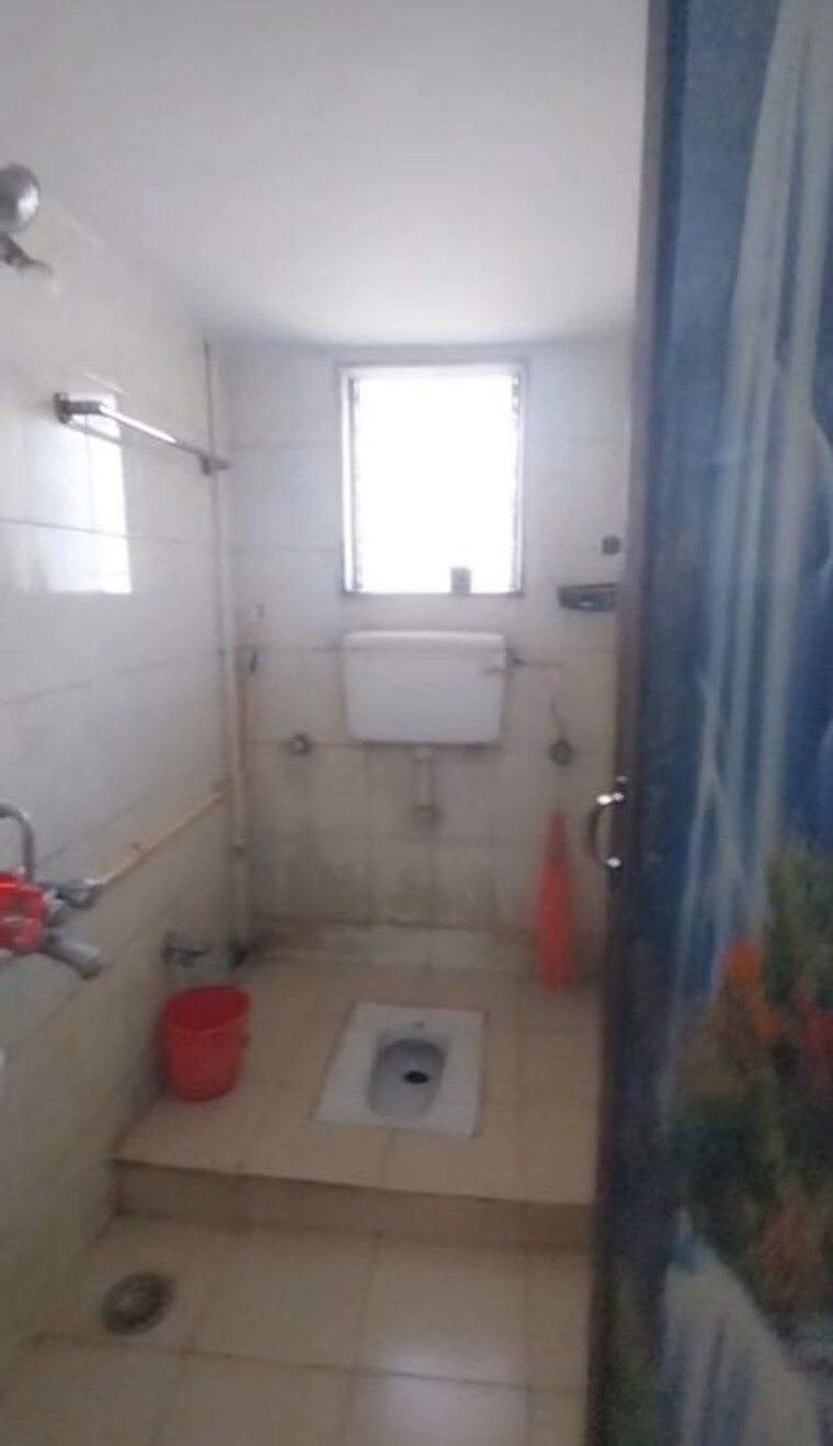 Bathroom, laxmi-niwas-dadar-east 2 Bedroom 700 Sq.Ft. Apartment In Dadar East Mumbai 10696201