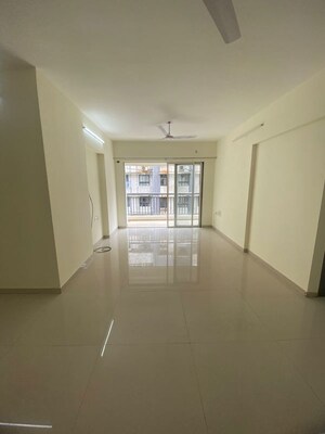Room in 3 BHK Apartment at Godrej Central, Chembur – for Rent