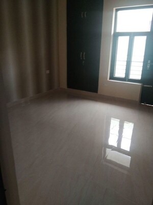 Room in 2 BHK Independent House at Sector 10a – for Rent