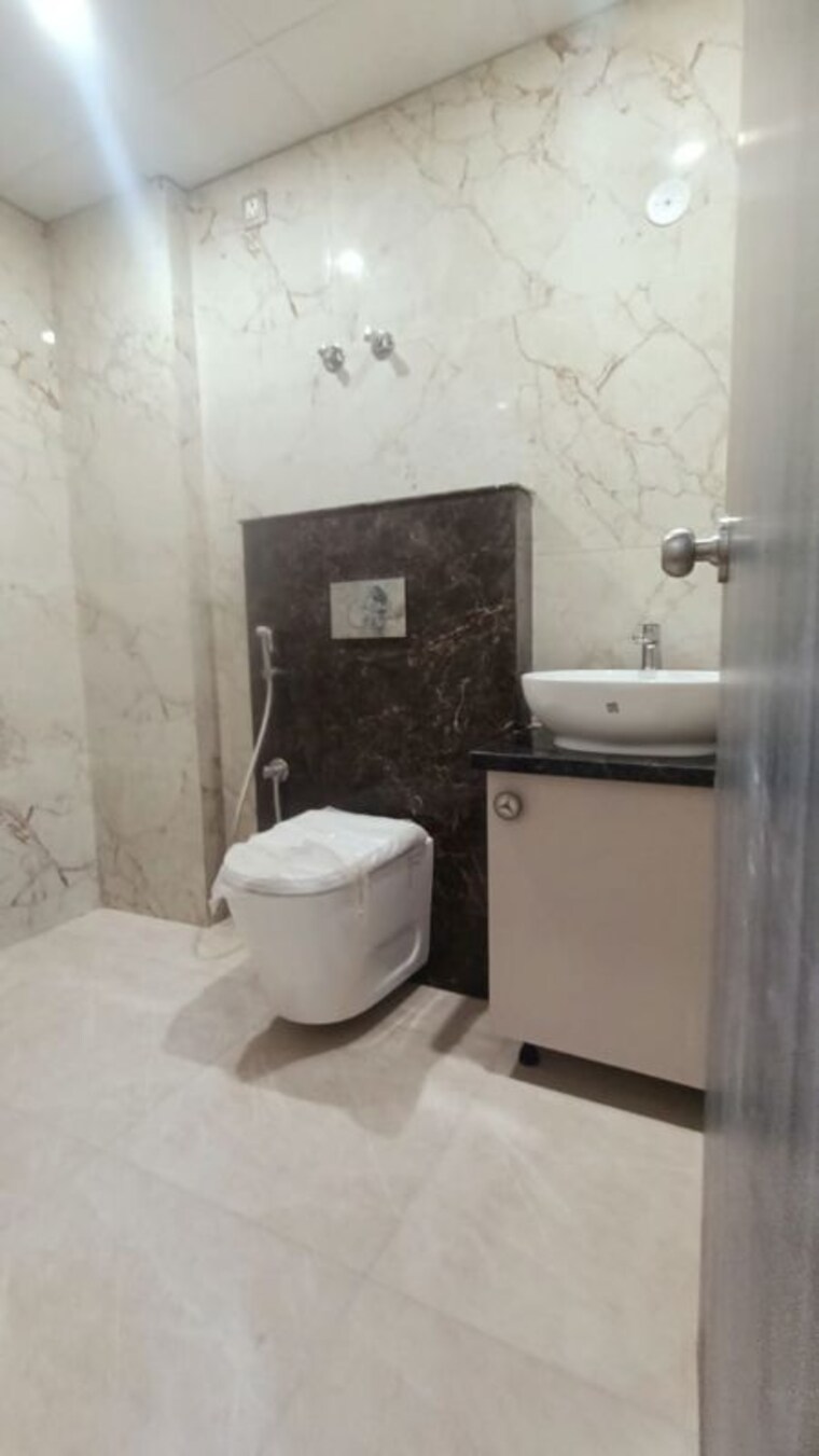 Bathroom, sector 14 1 Bedroom 650 Sq.Ft. Builder Floor In Sector 14 Gurgaon 10696215
