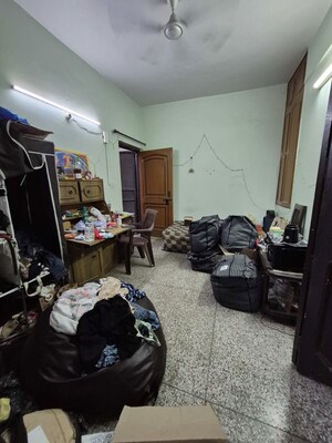 Room in 1.5 BHK Apartment at Mayur Vihar – for Rent