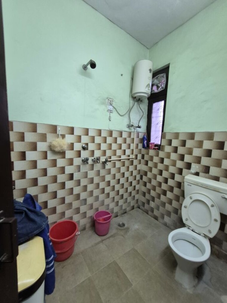 Bathroom, mayur vihar 1.5 Bedroom 650 Sq.Ft. Apartment In Mayur Vihar Delhi 10696318