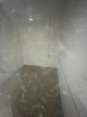 Room in  Shop at Vesu – for Sale