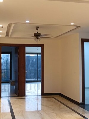 Room in 4 BHK Builder Floor at Ansal Esencia-Mulberry Homes, Sector 67 – for Rent