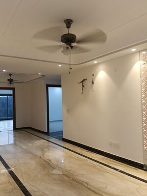 Room in 4 BHK Builder Floor at Ansal Esencia-Mulberry Homes, Sector 67 – for Rent