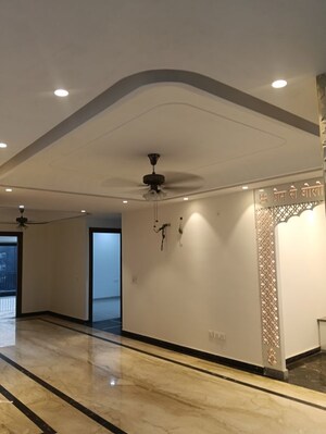 Building Lobby in 4 BHK Builder Floor at Ansal Esencia-Mulberry Homes, Sector 67 – for Rent