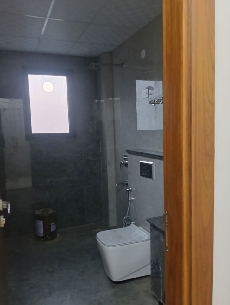 Bathroom, ansal-esencia-mulberry-homes 4 Bedroom 3000 Sq.Ft. Builder Floor In Sector 67 Gurgaon 10696340
