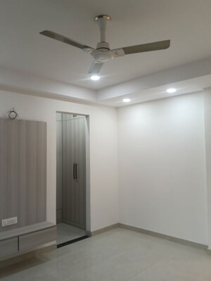 Building Lobby in 4 BHK Builder Floor at Ansal Esencia-Mulberry Homes, Sector 67 – for Rent