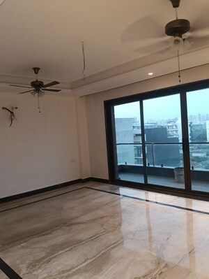 Room in 4 BHK Builder Floor at Ansal Esencia-Mulberry Homes, Sector 67 – for Rent