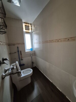 Washroom in 3.5 BHK Apartment at Mayur Vihar – for Sale
