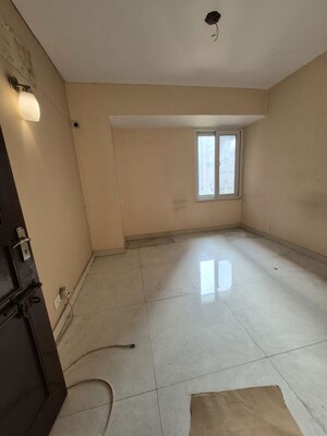 Bathroom in 3.5 BHK Apartment at Mayur Vihar – for Sale