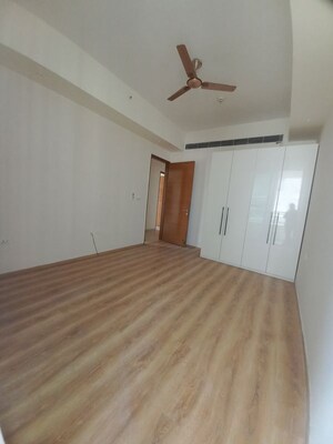 3 BHK Apartment For Sale in Mahagun Mezzaria, Sector 78