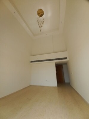 Room in 3 BHK Apartment at Mahagun Mezzaria, Sector 78 – for Sale