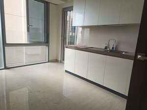 Room in 4 BHK Apartment at Piramal Aranya, Byculla – for Rent