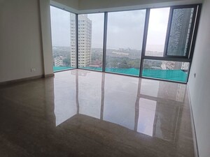 Room in 4 BHK Apartment at Piramal Aranya, Byculla – for Rent