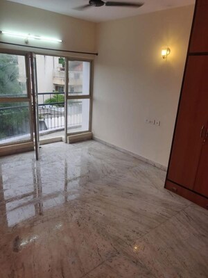Room in 3 BHK Apartment at Crescent Canterbury, Richmond Town – for Rent