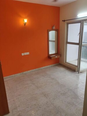 Room in 3 BHK Apartment at Crescent Canterbury, Richmond Town – for Rent