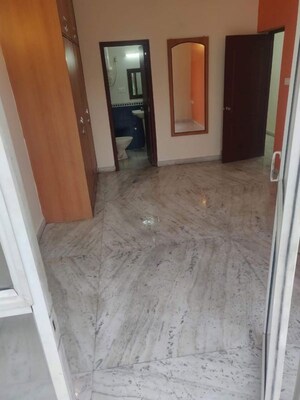 Room in 3 BHK Apartment at Crescent Canterbury, Richmond Town – for Rent