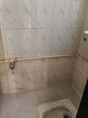 Bathroom in 1 BHK Apartment at Sudhir Apartment, Santacruz East – for Sale