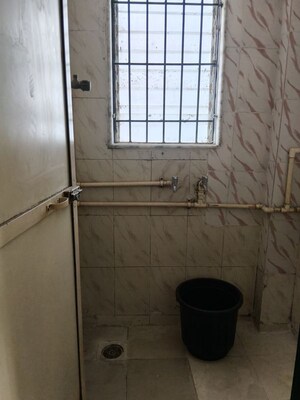 Bathroom in 1 BHK Apartment at Sudhir Apartment, Santacruz East – for Sale