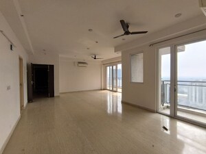 Room in 4 BHK Apartment at Conscient Heritage Max, Sector 102 – for Rent