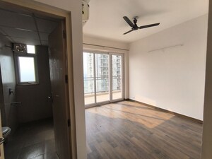 Room in 4 BHK Apartment at Conscient Heritage Max, Sector 102 – for Rent