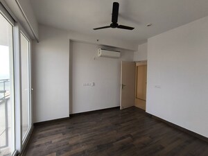 Room in 4 BHK Apartment at Conscient Heritage Max, Sector 102 – for Rent