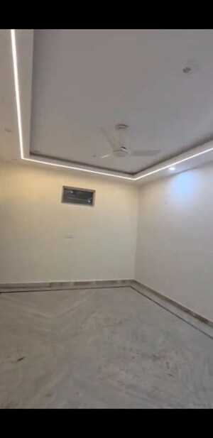 Room in 3.5 BHK Independent House at Sector 28 – for Rent