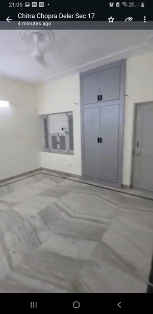Room in 3.5 BHK Independent House at Sector 28 – for Rent