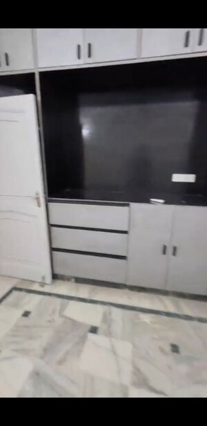Room in 3.5 BHK Independent House at Sector 28 – for Rent
