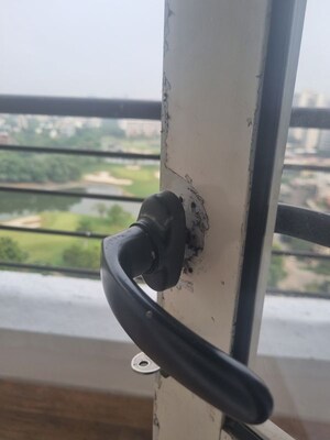 Balcony in 4 BHK Apartment at Omaxe Royal Residency, Sector 44 – for Rent
