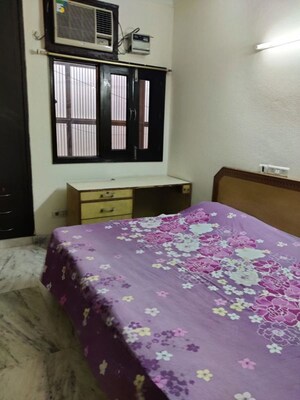 Room in 4 BHK Apartment at Omaxe Royal Residency, Sector 44 – for Rent